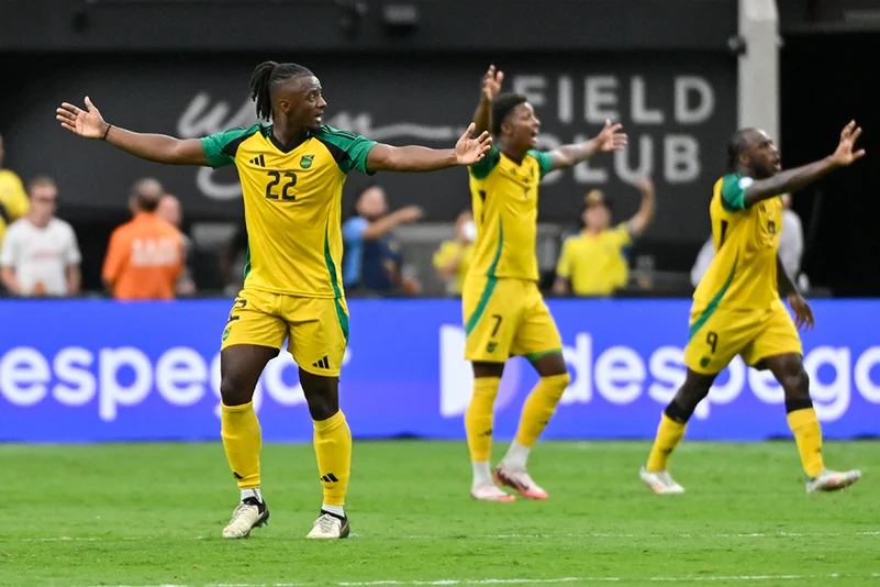 Jamaica players protest against referees decision 
